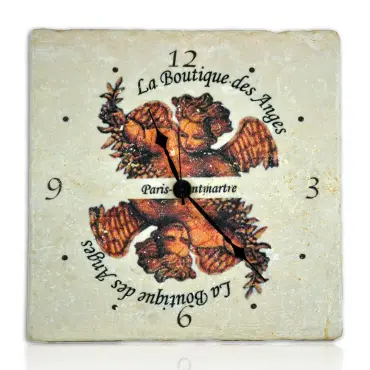 Horloge murale en marbre au logo de La Boutique des Anges, de face, angelots tête-bêche