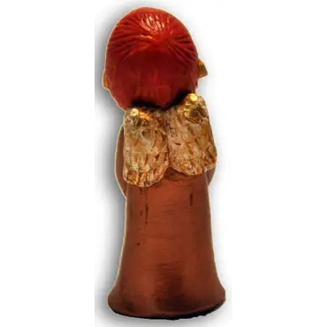 Le choriste roux croisée vu de dos, ses cheveux roux au-dessus de deux petites ailes dorées