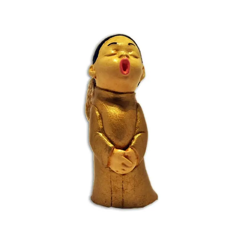 Statuette ange choriste doré aux cheveux noirs, de face, les doigts noués sur le ventre