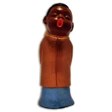 Statuette ange choriste cuivré et bleu de face, peau foncée, bouche ouverte en rond