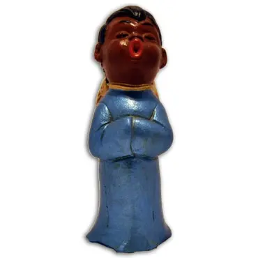 Figurine ange en prière à la peau foncée, de face, bras croisés sur sa robe bleue