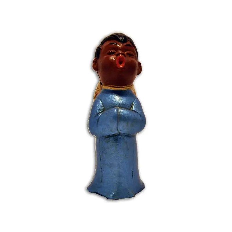 Figurine ange en prière à la peau foncée, de face, bras croisés sur sa robe bleue