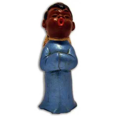 Figurine ange en prière à la peau foncée, de face, bras croisés sur sa robe bleue