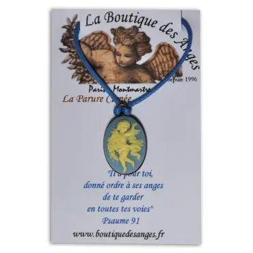 Camée bleu clair présenté sur le carton « La Parure Camée » de La Boutique des Anges