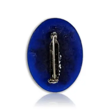 Dos de la broche « Les Amoureux » bleu nuit, avec l'épingle