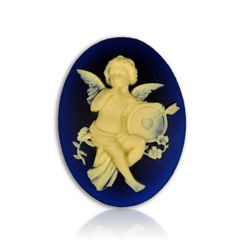 Broche camée « L'Amour » bleu nuit, l'ange assis, un doigt au menton