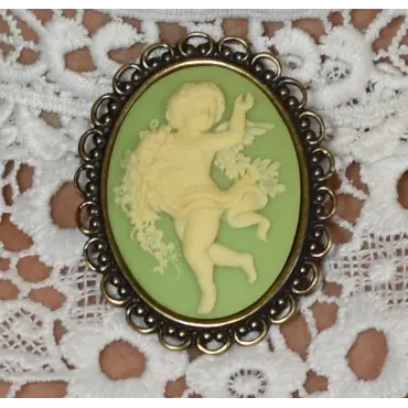 Version vert clair de la broche « La Danse », bordure de boucles ajourées