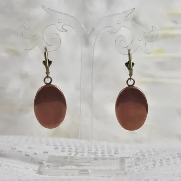 Dos des pendants bronze : revers lisse de teinte cuivrée