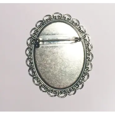 Dos de la broche « La Danse » vieil argent : fond plein et épingle horizontale