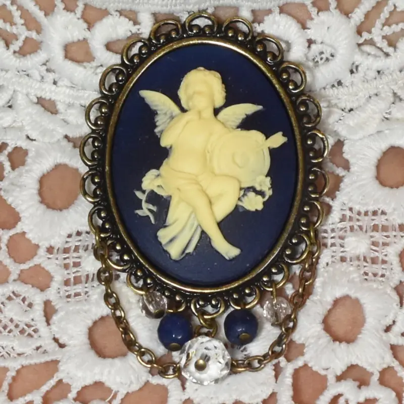 Broche châtelaine « L'Amour » bleu nuit, chaînettes couleur bronze en feston