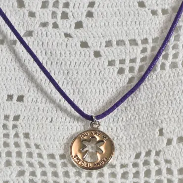 Collier ange argenté sur cordon violet, médaille « You are my special angel » ajourée d'un ange