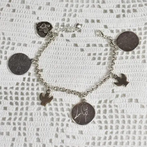 Bracelet à breloques ange argenté à plat : cœur à l'angelot, trois médailles et deux petits anges