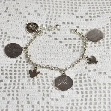 Bracelet 3 médailles argenté 2 sur dentelle au crochet, avec son fermoir mousqueton et sa rallonge