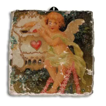 Plaque décorative « Lettre d'amour » : l'angelot poste une enveloppe dans une boîte à cœur rouge