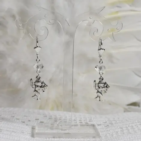 Boucles d'oreilles Cupidon, coloris transparent : perle claire au-dessus du Cupidon ailé