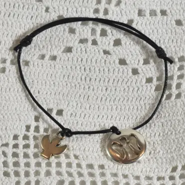 Bracelet ange argenté sur cordon noir : médaille ronde ajourée et petit ange plat en breloque