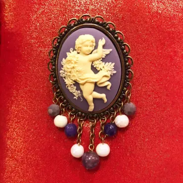 Broche châtelaine « La Danse » violette, perles violettes et blanches